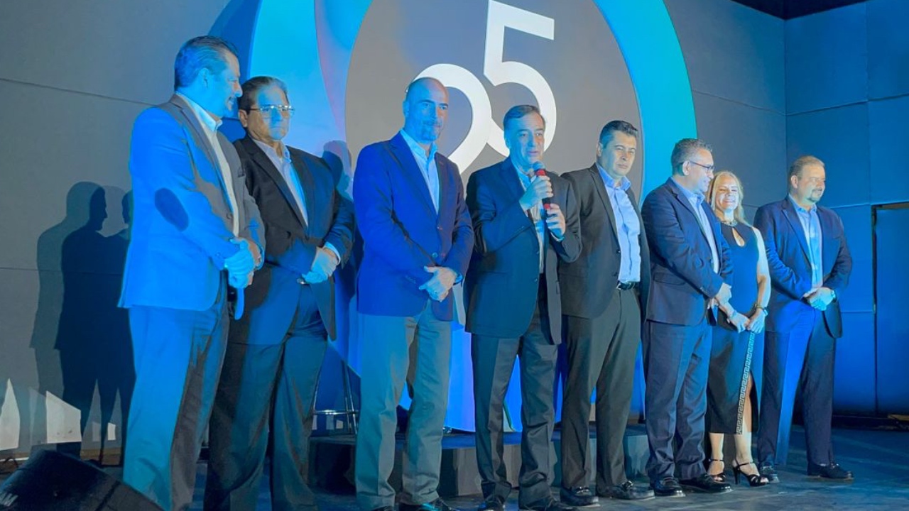 CVA celebra 25 años con festejo de gala