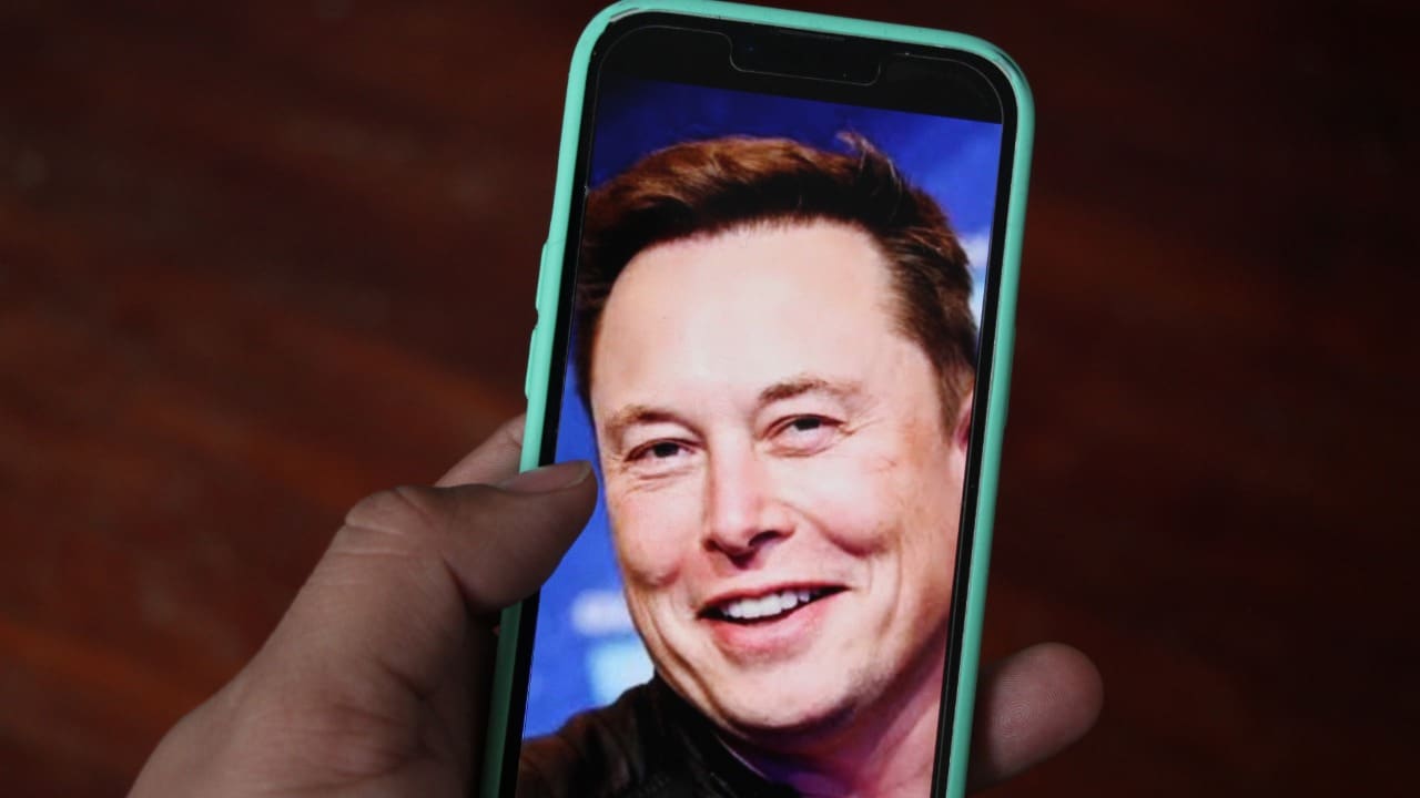 Elon Musk podría demandar a Apple; reaviva su rivalidad con OpenAI