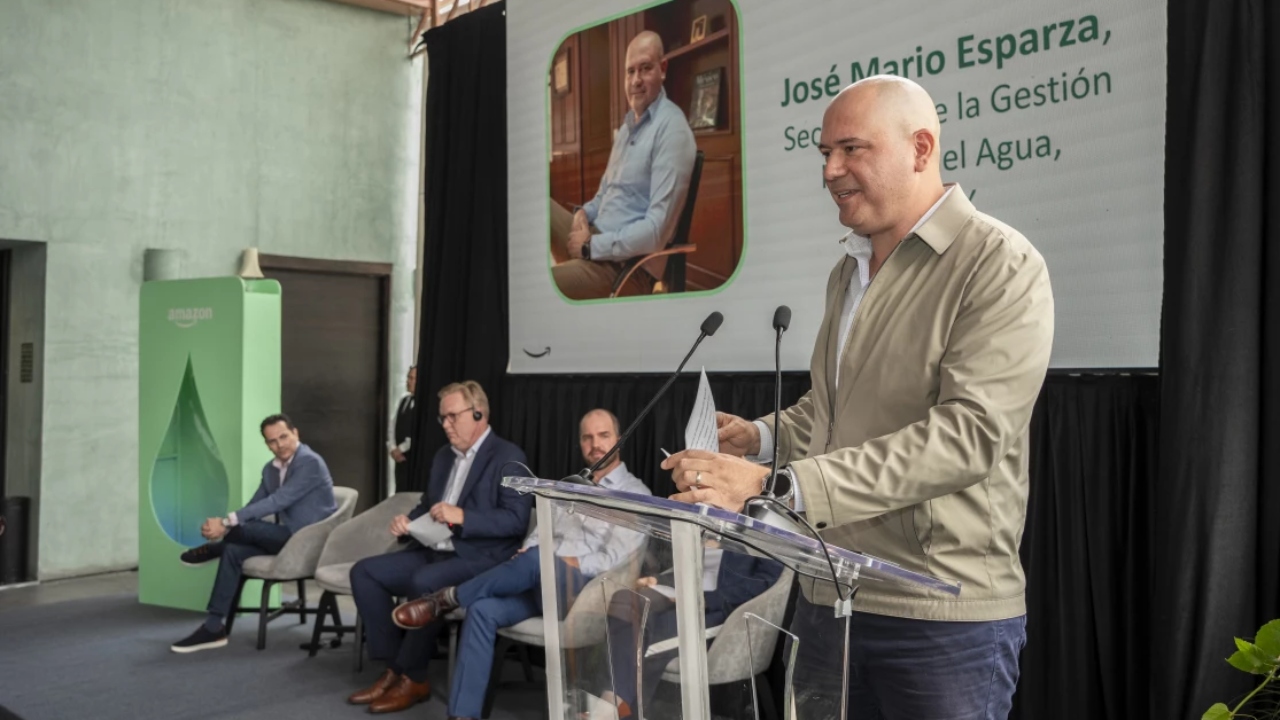 Amazon recupera agua en México