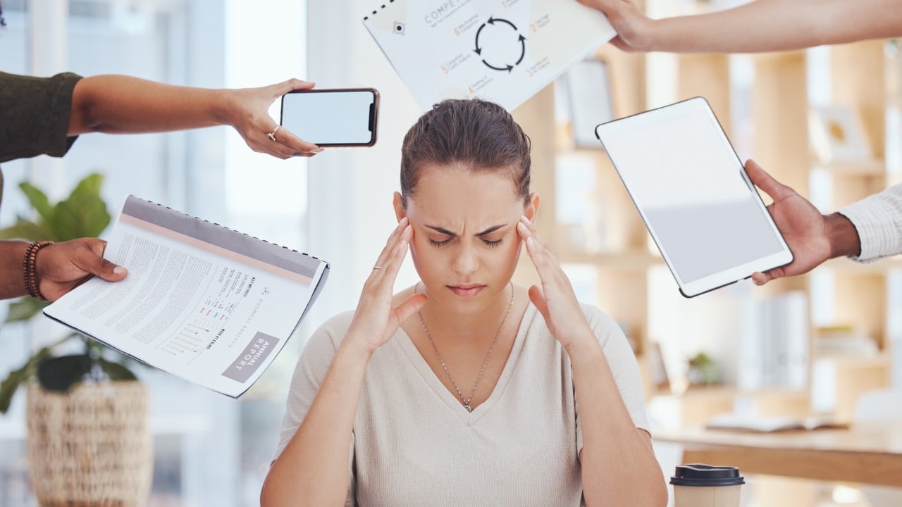 Tecnoestrés laboral: el 1 % de vacantes puede ser reemplazado por IA